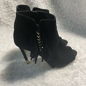 Guess Aziz black suede fringe ankle boots peep toe gold tone accent SZ9.5